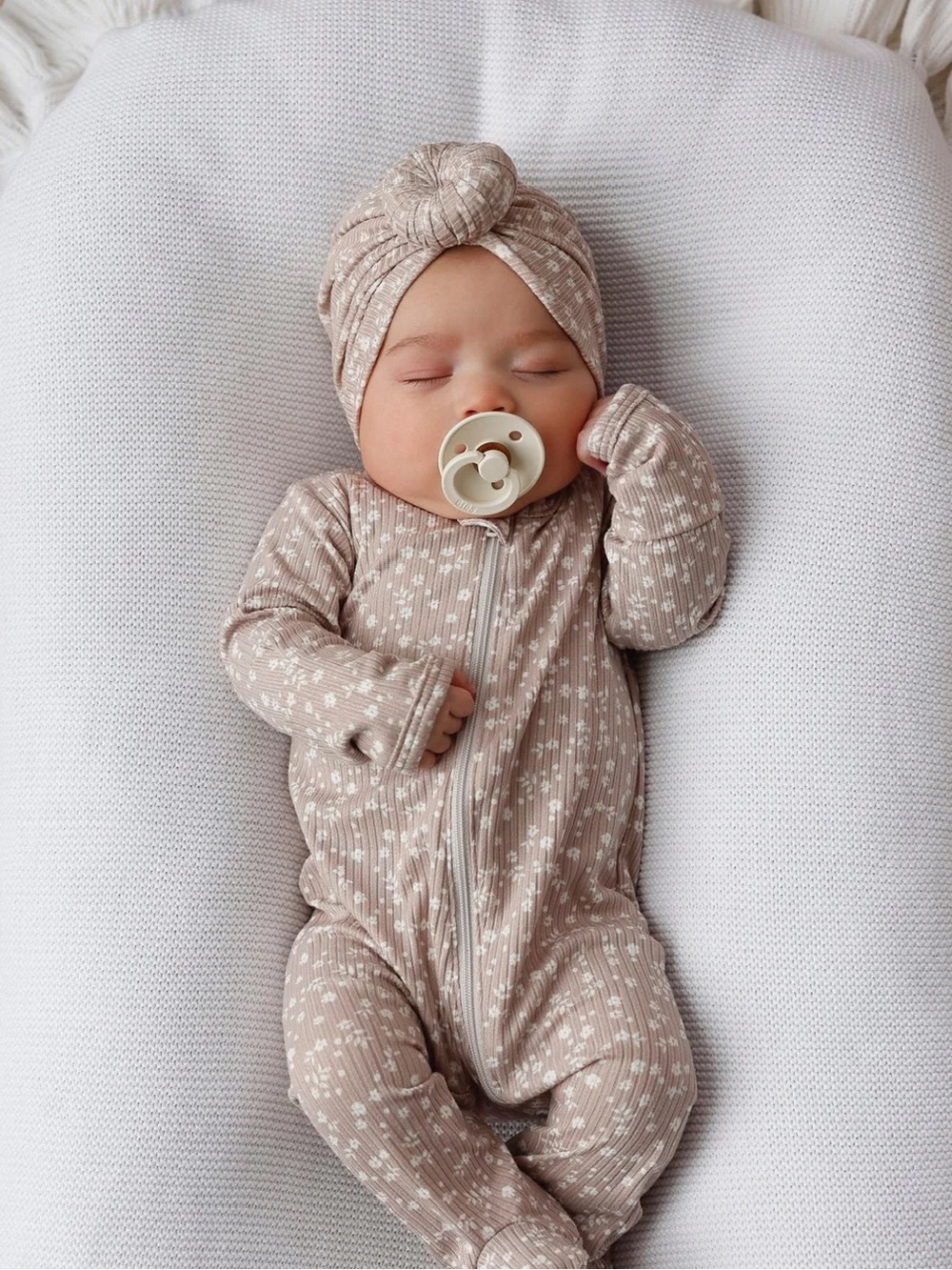 Knotbaby Taupe Floral Ribbed Baby Zipper Footie Onesie 9-12 Months